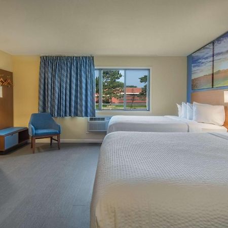 Days Inn & Suites By Wyndham Waterloo Ngoại thất bức ảnh