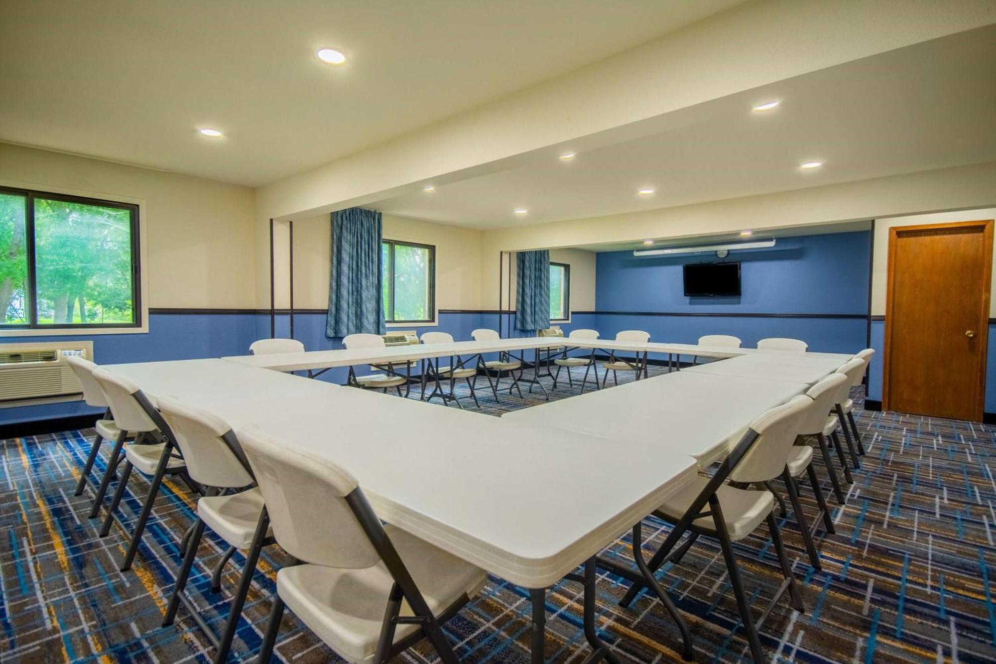 Days Inn & Suites By Wyndham Waterloo Ngoại thất bức ảnh