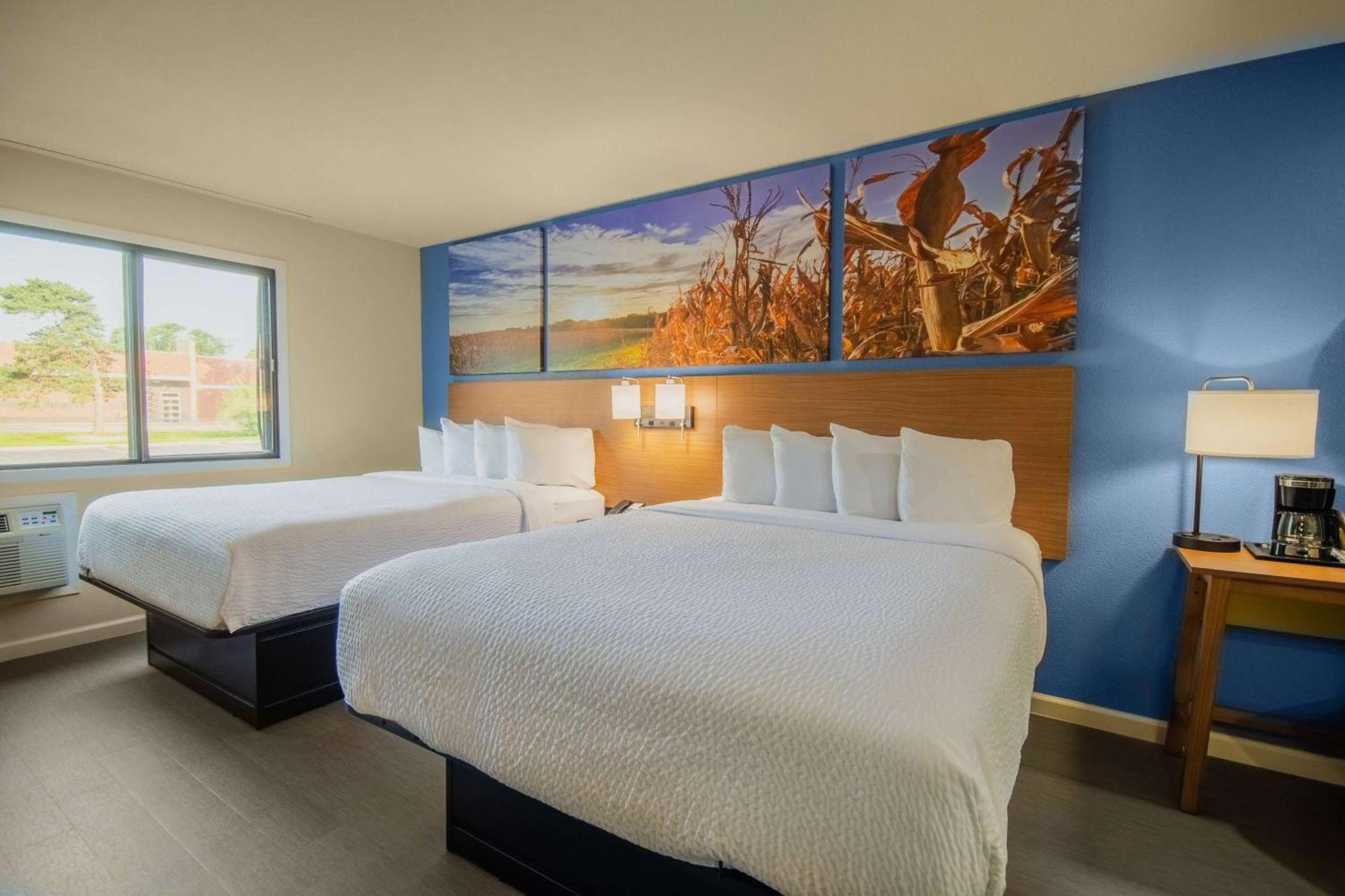 Days Inn & Suites By Wyndham Waterloo Ngoại thất bức ảnh