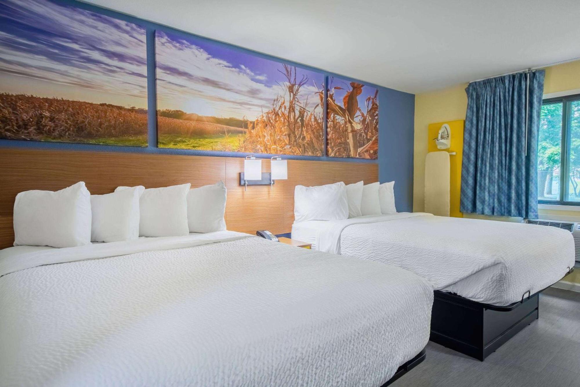 Days Inn & Suites By Wyndham Waterloo Ngoại thất bức ảnh