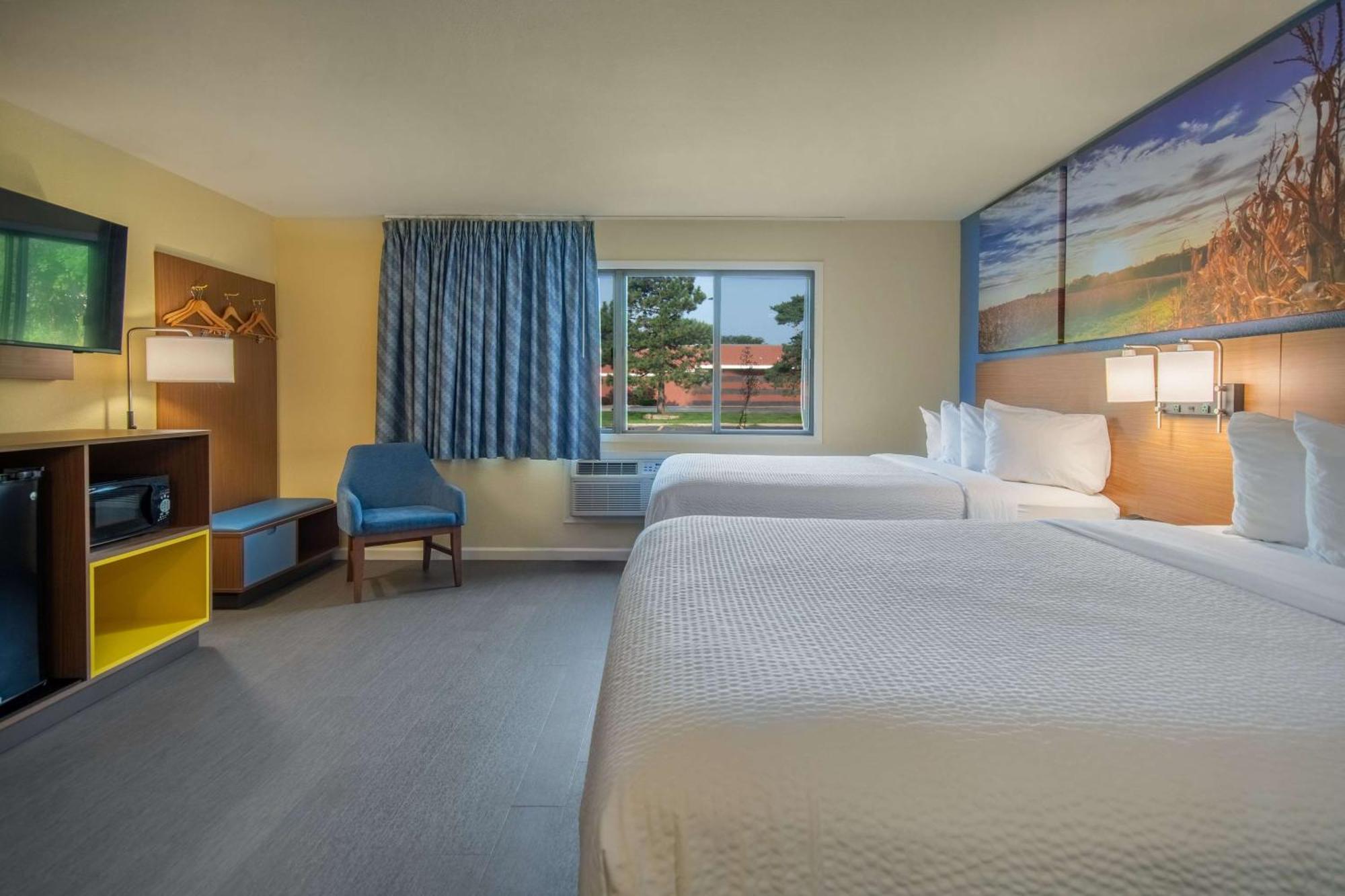 Days Inn & Suites By Wyndham Waterloo Ngoại thất bức ảnh